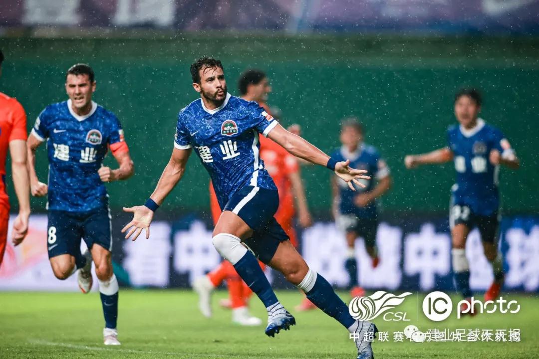 مباراة الأهلي والزمالك مباشرصراع العمالقة في الدوري المصري